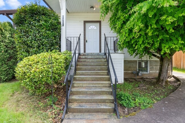 Building Photo - 3 BR Home near Springwater Trail and Powel...