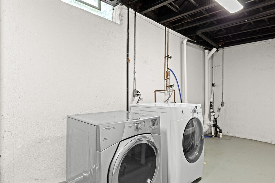 Building Photo - 18530 E 14 Mile Rd