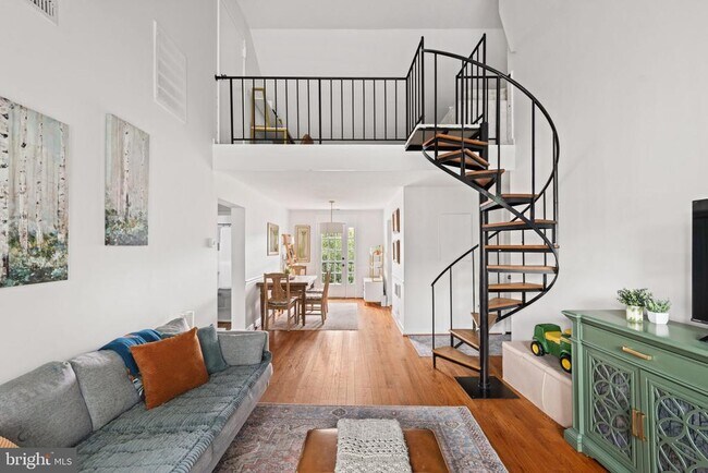 Building Photo - 3050 S Buchanan St