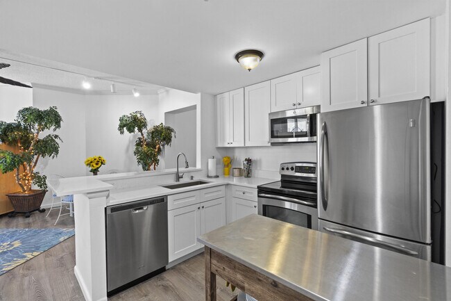 Building Photo - 255 Evernia St