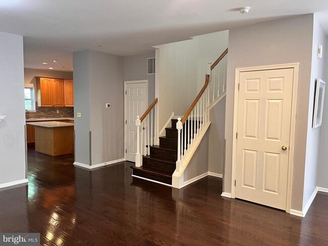 Building Photo - 637 Fawn Cir