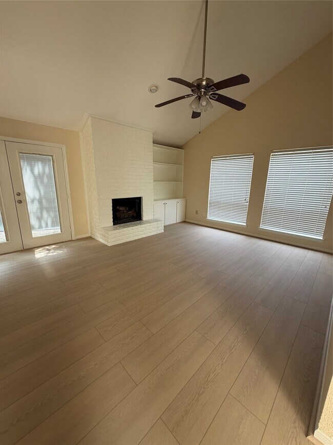 Building Photo - 930 Mesa Terrace Dr