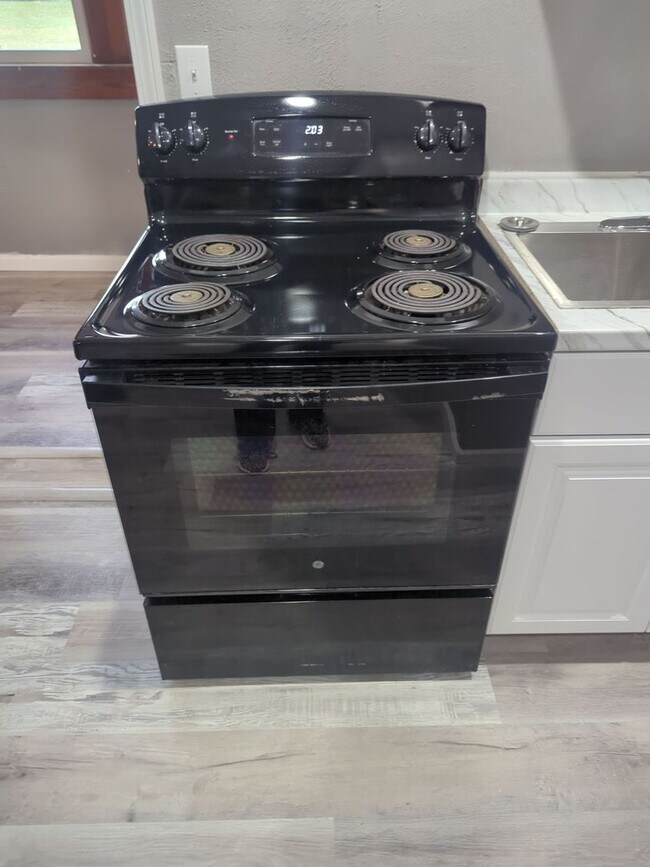 Building Photo - Lamar, MO - 2 Bedroom Rental Coming Soon!