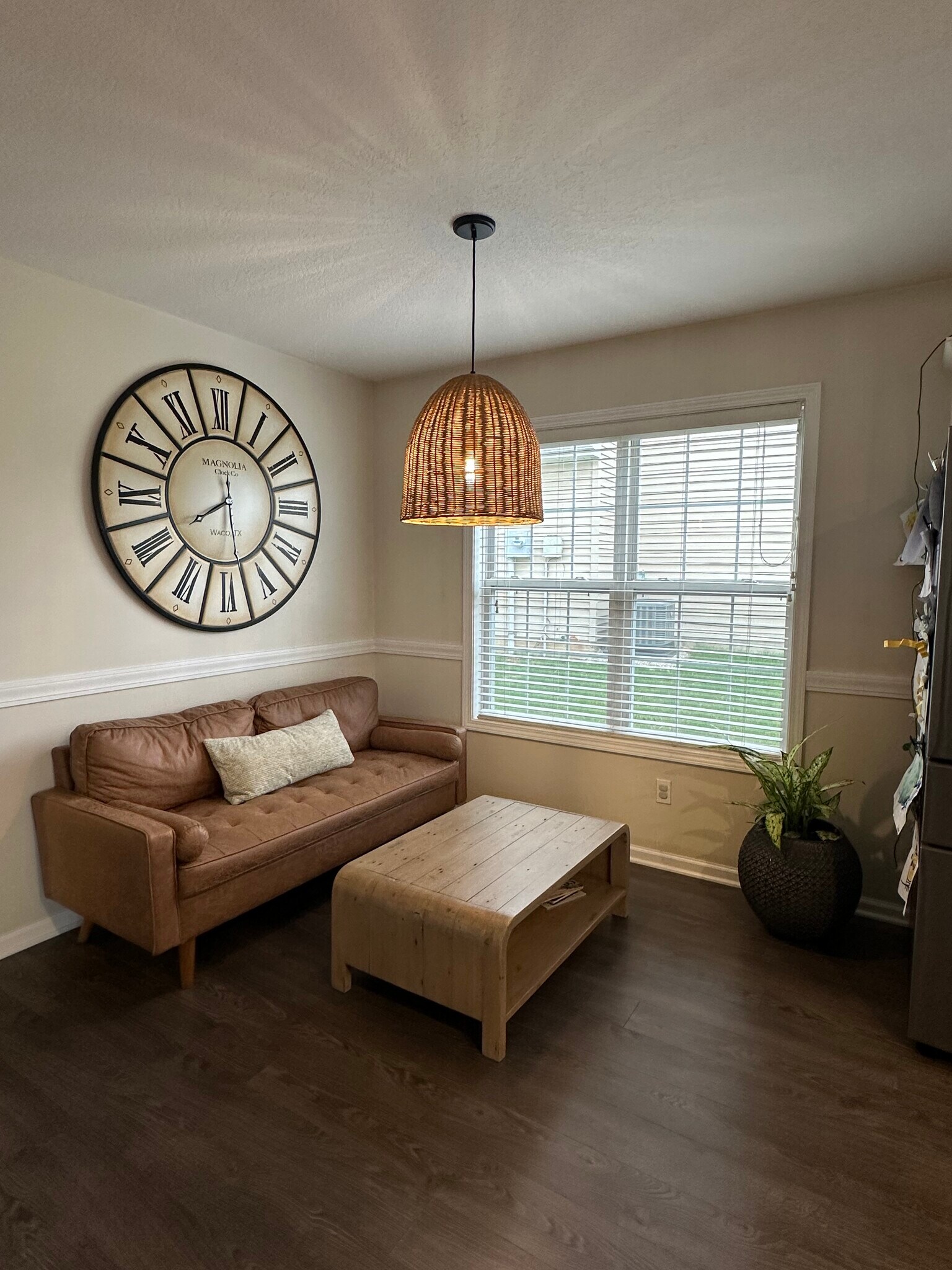 Building Photo - 9527 Acacia Psge