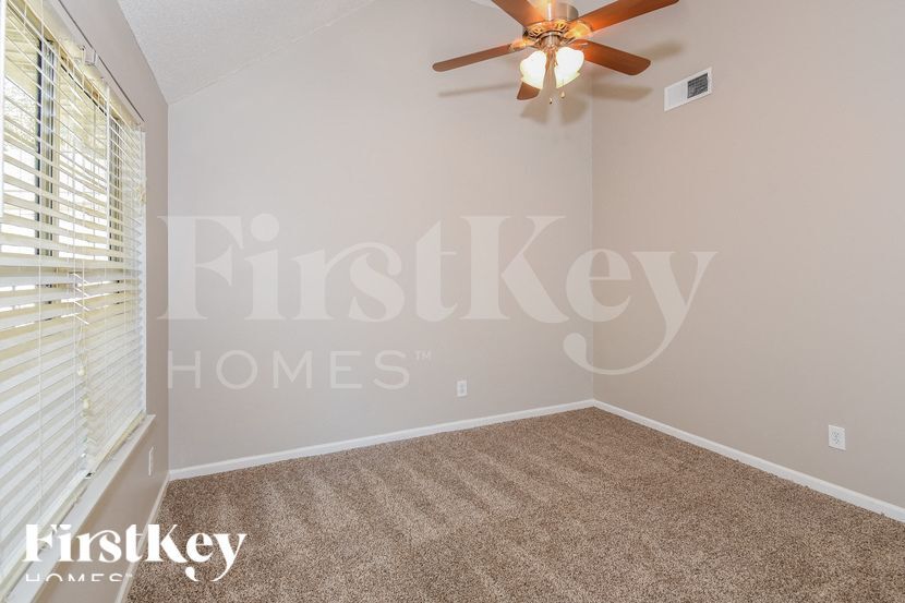 Building Photo - 2332 Rambling Way