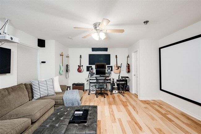 Building Photo - 6621 Mesa Hollow Dr