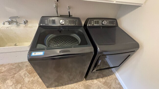 Building Photo - 2 Bed 2 Bath home In Sunland Village 55+