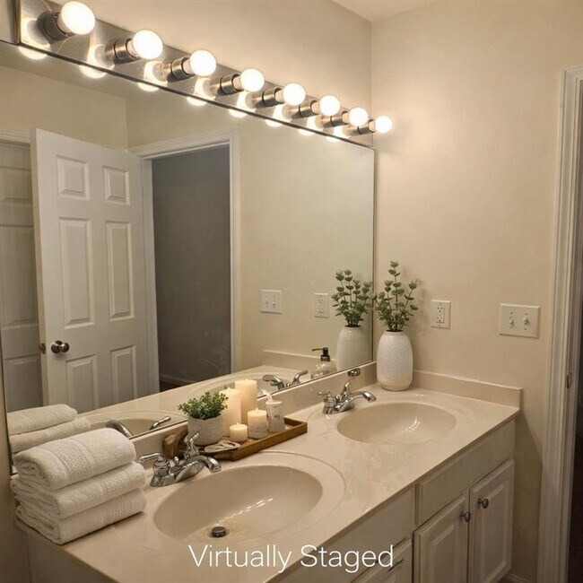 Building Photo - 2372 Young America Dr NE