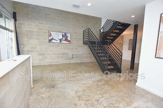 Building Photo - 5008 S MacDill Ave