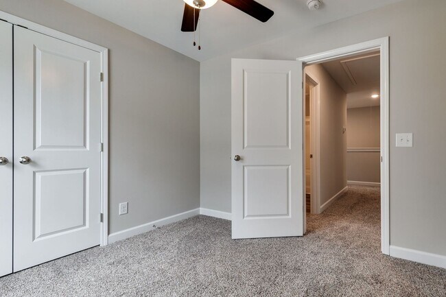 Building Photo - 4 Bedroom Dog Friendly Home For Rent Near Guthrie!