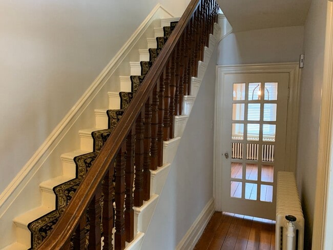 Building Photo - 3 Bedroom 1.5 Bathroom Emmaus Single in th...