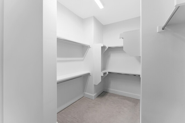 Building Photo - 633 Dalton Ln