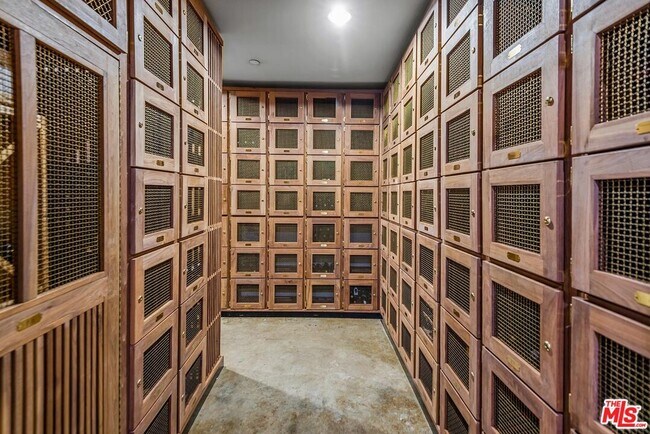 Building Photo - 13650 Marina Pointe Dr