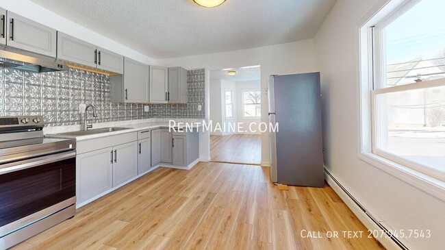 Building Photo - 148-150 3rd St