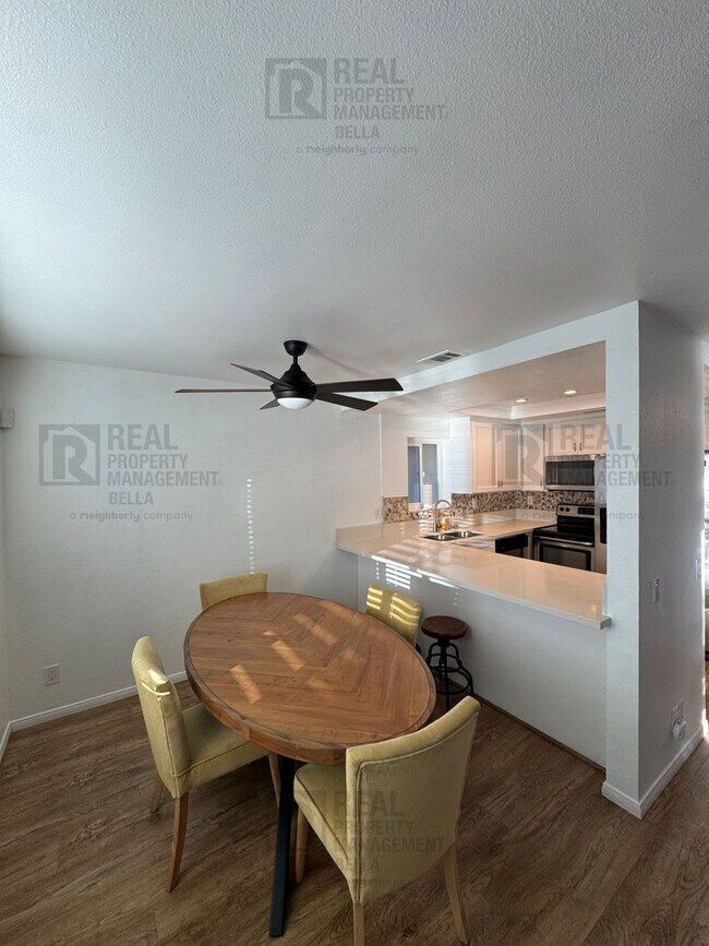 Building Photo - 24311 Canyon Lake Dr N