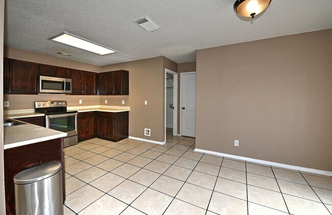 Building Photo - TWO STORY  |  4 BEDROOM  |  2.5 BATH  |  2135ft  |  GREAT SCHOOLS