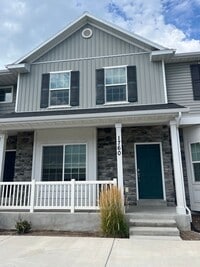 Building Photo - 1 Female Room in a Cute Orem Townhome