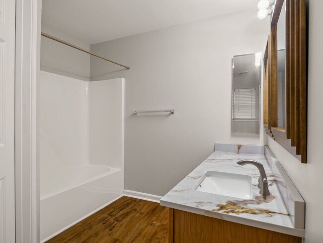Building Photo - 129 Bathurst Ln