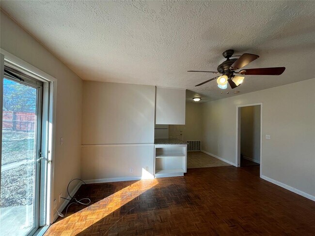 Building Photo - 1508 Southern Heights Ave