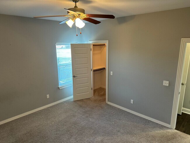 Building Photo - Available Now! Modern 3-Bedroom, 2-Bathroom Home in Legendary Subdivision near Shaw Elementary