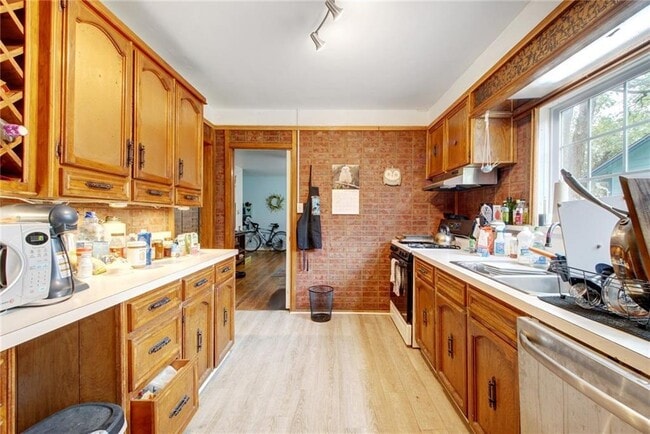 Building Photo - 3203 1/2 Cherrywood Rd