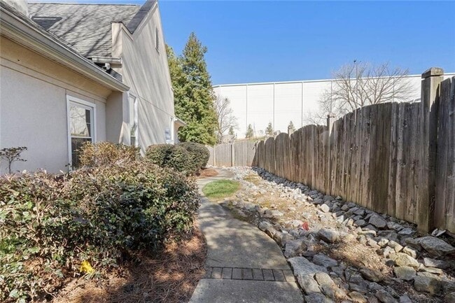 Building Photo - 3636 Habersham Rd NW
