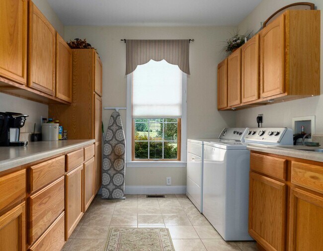 Building Photo - Majestic Custom Home