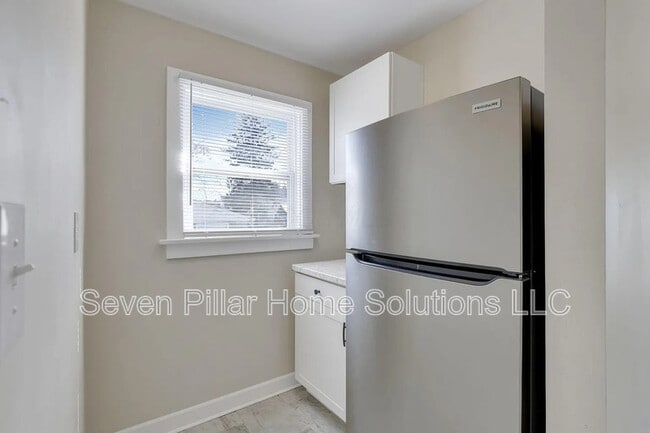 Building Photo - 522 Ryan Ave