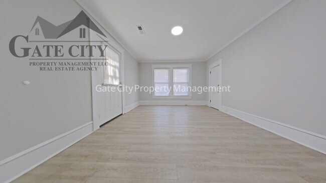Building Photo - 1105 Adams St