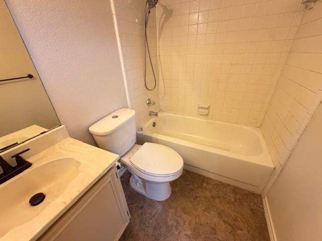 Building Photo - 5305 Manhassett Dr