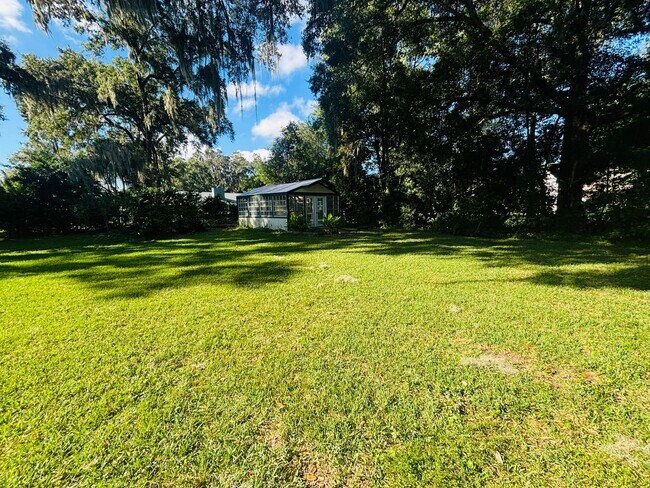 Building Photo - Forest of Golden Hills 3/2/2 ***Hidden Gem***