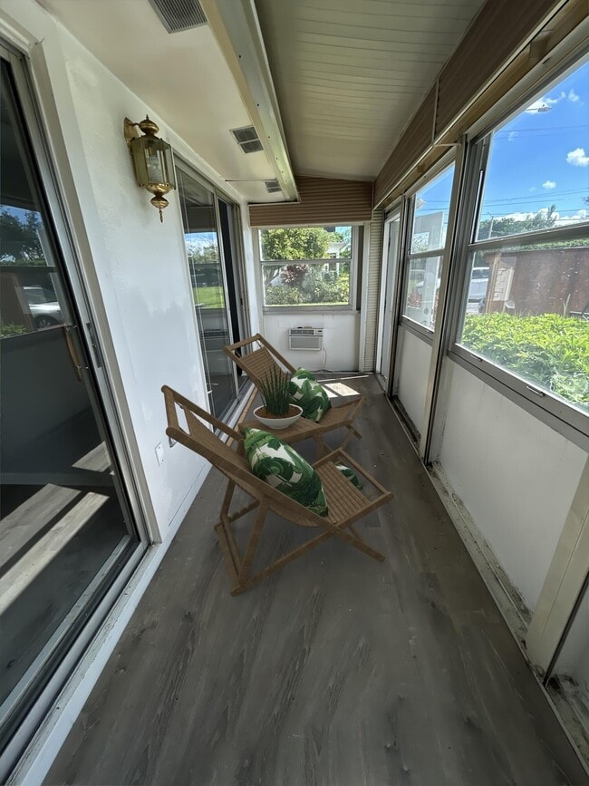 Building Photo - 5 Valencia A