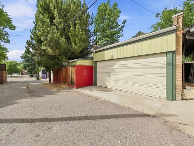 Building Photo - 640 Columbine St