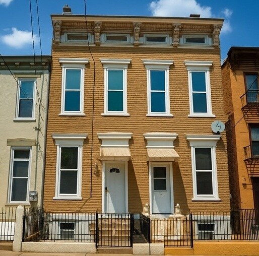 Primary Photo - 414 Dayton St