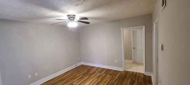 Building Photo - 710 Jefferson Dr