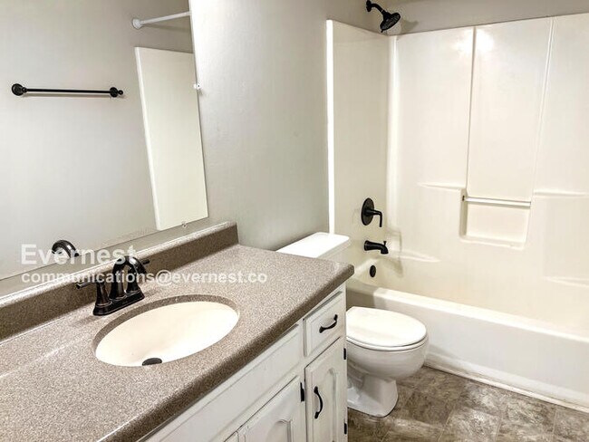 Building Photo - 128 Pebblebrook Cir