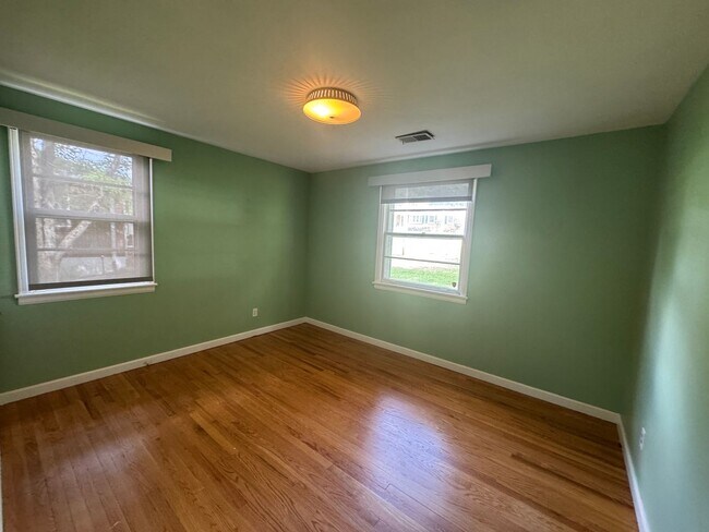 Building Photo - Updated 3BR/2BA home in South Nashville!