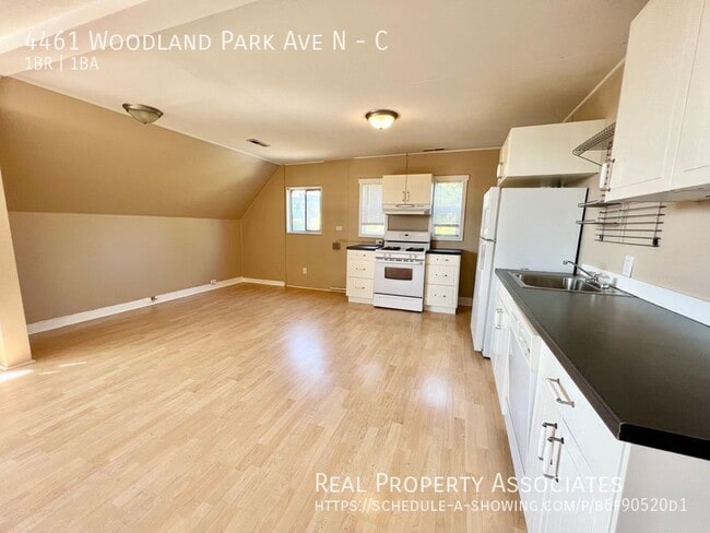 Building Photo - 4461 Woodland Park Ave N
