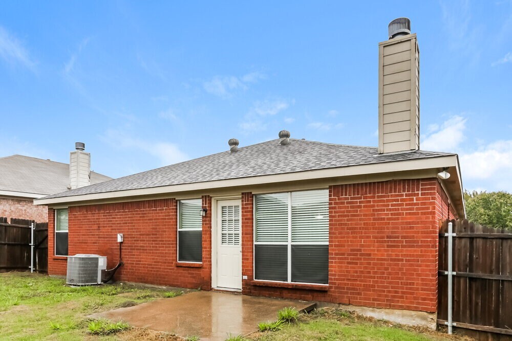 Building Photo - 2412 Ensenada Ln