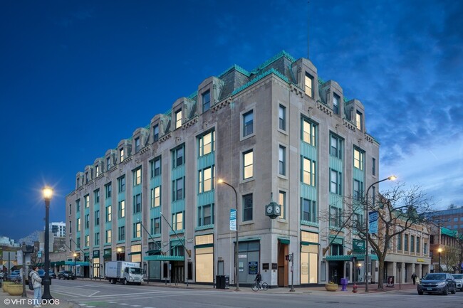 Building Photo - 807 Church St
