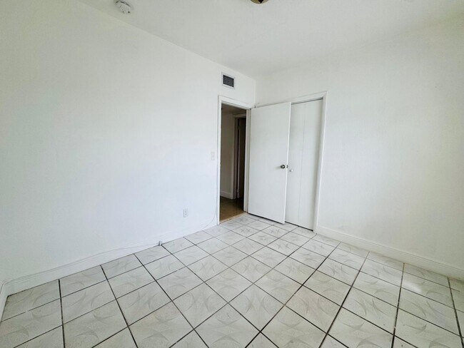 Building Photo - 1060 NW 116th St