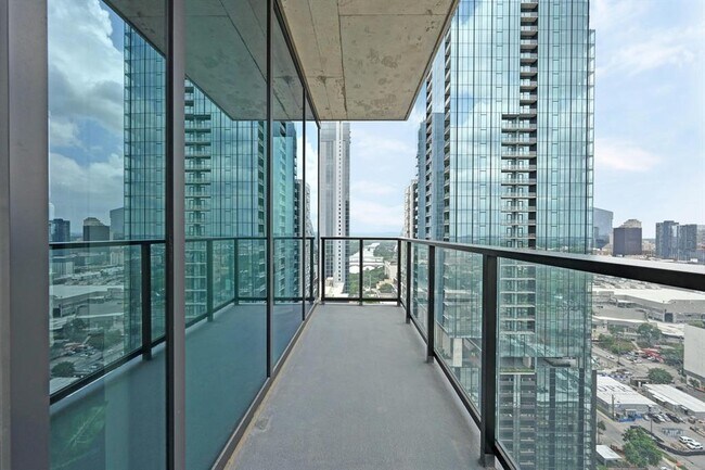 Building Photo - 84 East Ave