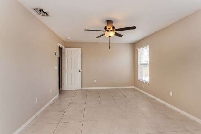 Building Photo - 2210 SE 15th St