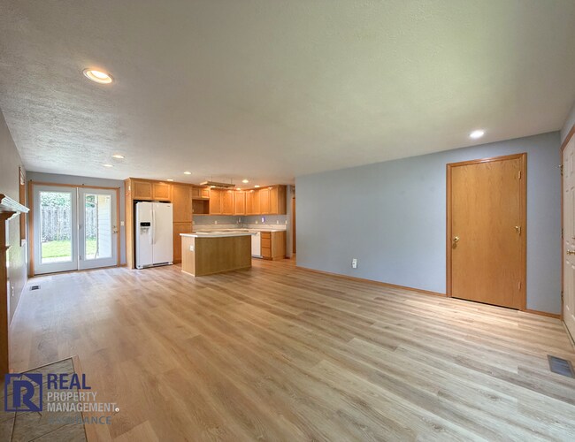 Building Photo - Beautiful 3-Bedroom Home with Fenced Yard, Central A/C & 2-Car Garage