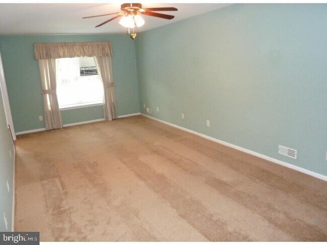 Building Photo - 2505 Saxony Dr