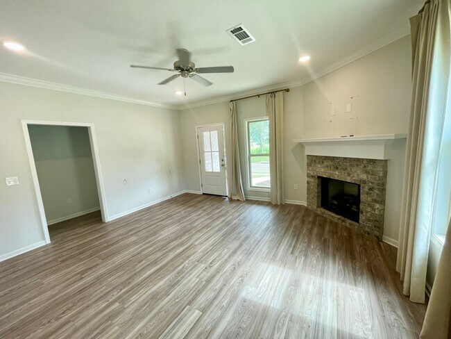 Building Photo - Beautiful 3/2 + office home for rent next to Brandon High School!