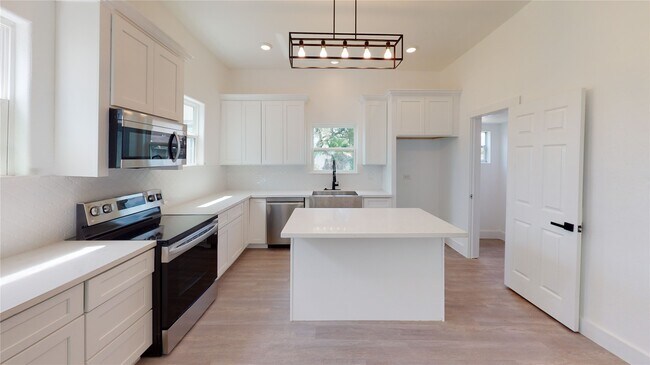 Building Photo - 3808 Avenue L