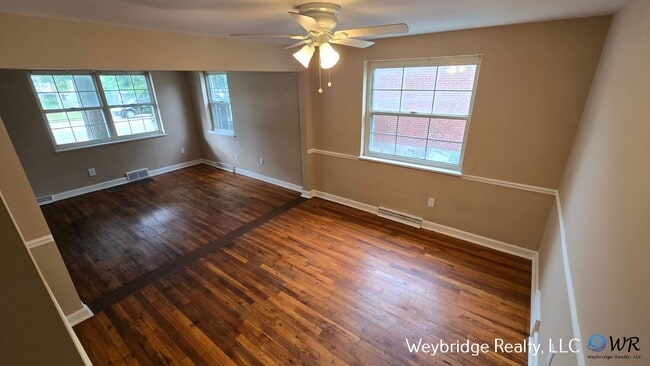 Building Photo - Updated 3 Bedroom 2 Full Bath House in the...