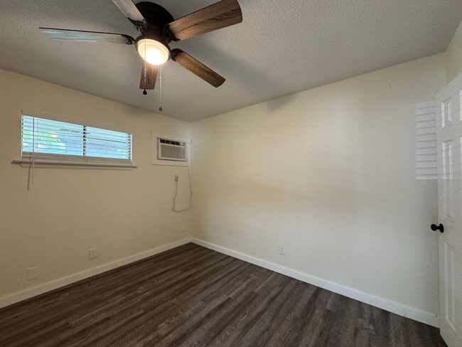 Building Photo - 1100 S Willow St