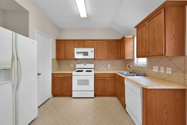 Building Photo - 5046 Willow Point Dr